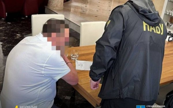 НАБУ розслідує багатомільйонну корупційну схему на Чернівецькій митниці. У справі 11 підозрюваних
НАБУ розслідує багатомільйонну корупційну схему на Чернівецькій митниці. У справі 11 підозрюваних