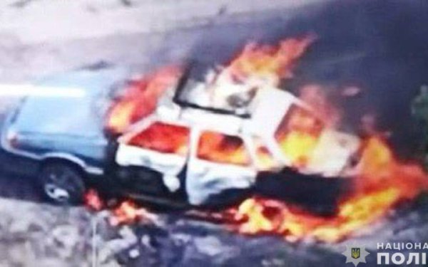 Росіяни розстріляли цивільне авто на Чернігівщині
Росіяни розстріляли цивільне авто на Чернігівщині