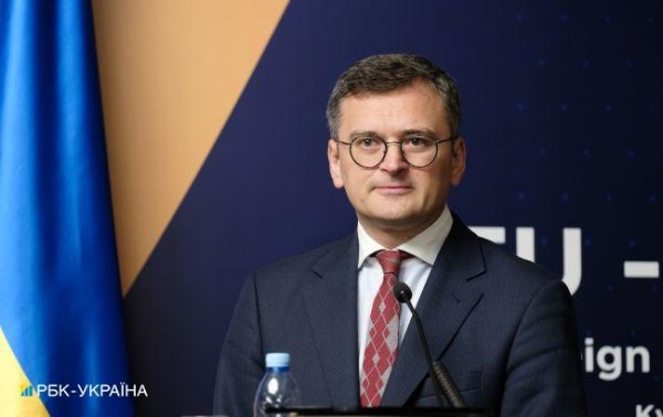 Для українців за кордоном призупинили надання консульських послуг. Кулеба назвав це справедливим
Для українців за кордоном призупинили надання консульських послуг. Кулеба назвав це справедливим