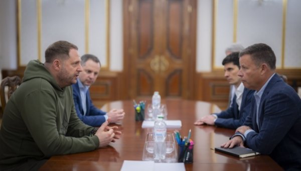 Єрмак обговорив із делегацією групи компаній CRH перспективи інвестицій в Україну Єрмак обговорив із делегацією групи компаній CRH перспективи інвестицій в Україну