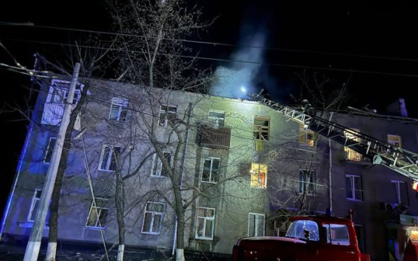У Харкові окупанти поцілили балістикою у житловий комплекс
У Харкові окупанти поцілили балістикою у житловий комплекс