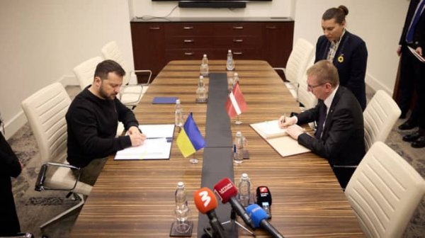 Украина с Латвией подписали соглашение по безопасности Украина с Латвией подписали соглашение по безопасности