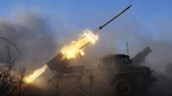 Россияне с левого берега бьют по Херсону – ГВА Россияне с левого берега бьют по Херсону – ГВА