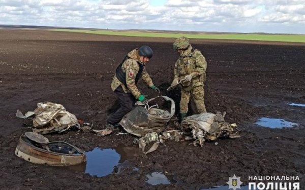 На Хмельниччині вибухотехніки знешкодили бойову частину ракети “Іскандер М” росіян
На Хмельниччині вибухотехніки знешкодили бойову частину ракети “Іскандер М” росіян