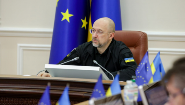 Шмигаль закликав українців економити електрику, особливо вранці й увечері Шмигаль закликав українців економити електрику, особливо вранці й увечері
