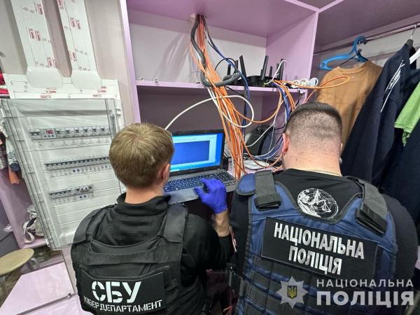 Самая большая операция против ботнетов: в Украине задержаны участники группы международных хакеров
Самая большая операция против ботнетов: в Украине задержаны участники группы международных хакеров