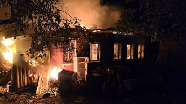 пылали дома, повреждены 25 грузовиков и автобусов, 7 пострадавших пылали дома, повреждены 25 грузовиков и автобусов, 7 пострадавших