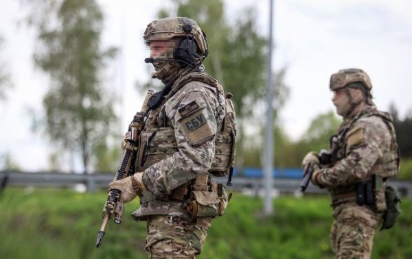 Затримані полковники УДО. СБУ викрила мережу агентів, яка готувала вбивство Зеленського
Затримані полковники УДО. СБУ викрила мережу агентів, яка готувала вбивство Зеленського