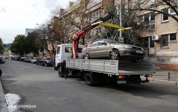 Штрафи за паркування у дворі: де точно не можна ставити машину
Штрафи за паркування у дворі: де точно не можна ставити машину