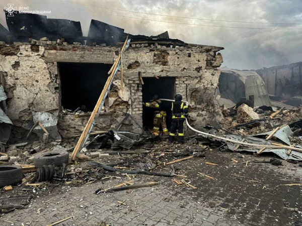 У Снігурівці на Миколаївщині ворожа ракета влучила в автомийку, кількість жертв збільшилася(оновлено)
У Снігурівці на Миколаївщині ворожа ракета влучила в автомийку, кількість жертв збільшилася(оновлено)