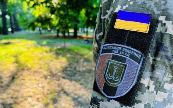 В Одеському обласному ТЦК відреагували на інцидент з побиттям дівчини біля поліцейського відділку
В Одеському обласному ТЦК відреагували на інцидент з побиттям дівчини біля поліцейського відділку