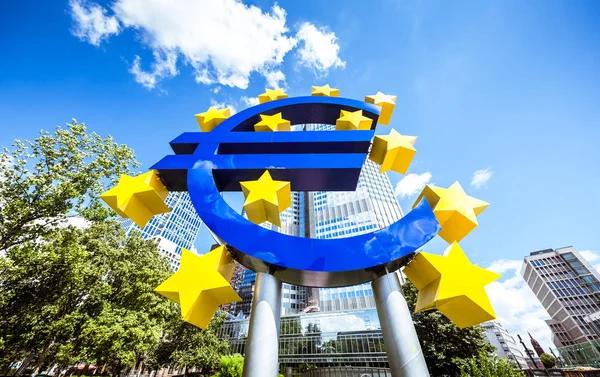 ЕЦБ впервые в истории оштрафует банки за неспособность справиться с последствиями изменения климата — СМИ
ЕЦБ впервые в истории оштрафует банки за неспособность справиться с последствиями изменения климата — СМИ