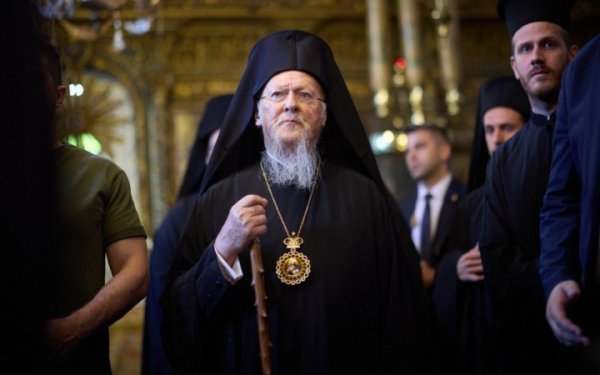 Вселенський Патріарх Варфоломій закликав Росію та Україну до обміну полоненими "всіх на всіх"
Вселенський Патріарх Варфоломій закликав Росію та Україну до обміну полоненими "всіх на всіх"