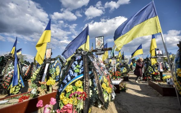 В Україні з'явиться перша військова братська могила загиблих у російсько-українській війні
В Україні з'явиться перша військова братська могила загиблих у російсько-українській війні