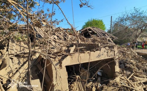 Рятувальники дістали з-під завалів тіло чоловіка, який загинув унаслідок обстрілів Дружківки на Донеччині
Рятувальники дістали з-під завалів тіло чоловіка, який загинув унаслідок обстрілів Дружківки на Донеччині