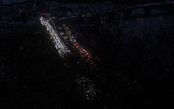 ТЦК, лікарні, оборонка. Хто в Україні буде зі світлом навіть за відключень: список
ТЦК, лікарні, оборонка. Хто в Україні буде зі світлом навіть за відключень: список