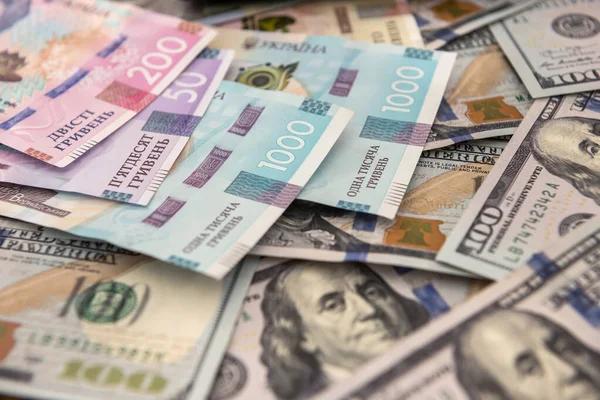 Банкиры прогнозируют укрепление гривны до 39 за доллар
Банкиры прогнозируют укрепление гривны до 39 за доллар