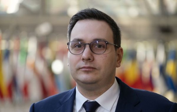 ЄС схвалив передачу Україні доходів від заморожених активів РФ
ЄС схвалив передачу Україні доходів від заморожених активів РФ