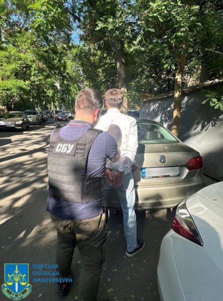 У Одесі викрили місцевого депутата, причетного до шахрайства з нерухомістю
У Одесі викрили місцевого депутата, причетного до шахрайства з нерухомістю