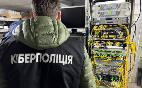 Міненерго попереджає про шахраїв, які спекулюють на темі відключень світла
Міненерго попереджає про шахраїв, які спекулюють на темі відключень світла