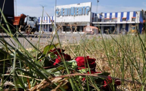 Помер поранений внаслідок удару по "Епіцентру" 40-річний чоловік
Помер поранений внаслідок удару по "Епіцентру" 40-річний чоловік