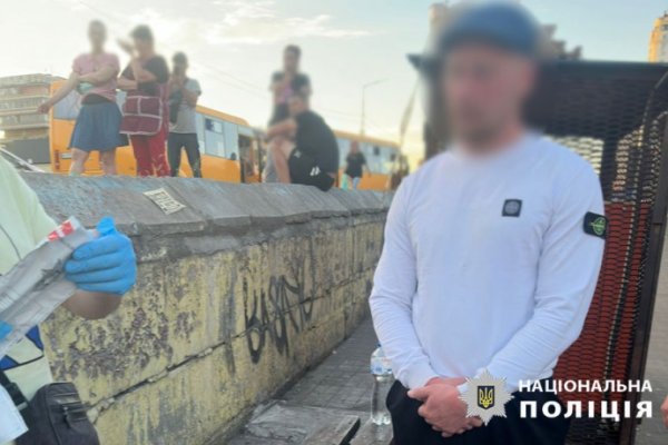Нетрезвый мужчина устроил стрельбу в Киеве, травмировал человека − полиция Нетрезвый мужчина устроил стрельбу в Киеве, травмировал человека − полиция