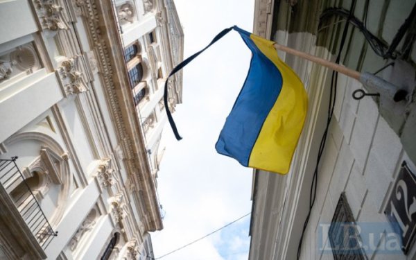 У Харкові оголосили день жалоби після атаки Росії на "Епіцентр"
У Харкові оголосили день жалоби після атаки Росії на "Епіцентр"