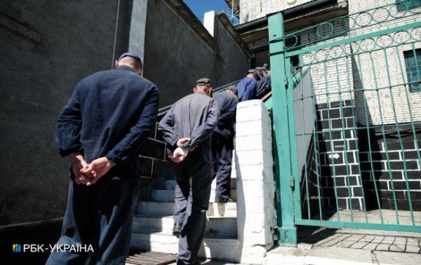 ДБР викрило масштабну систему катування в'язнів в українських тюрмах
ДБР викрило масштабну систему катування в'язнів в українських тюрмах