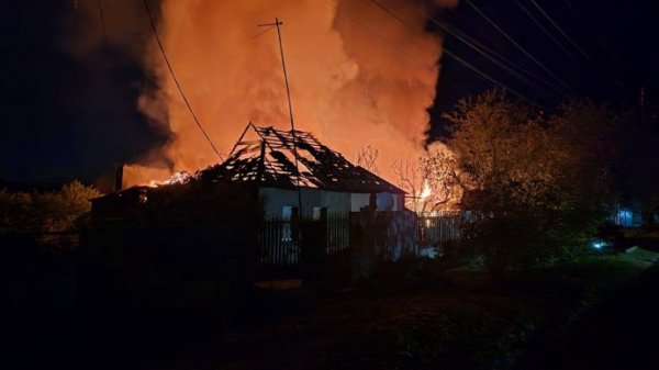 пылали дома, повреждены 25 грузовиков и автобусов, 7 пострадавших пылали дома, повреждены 25 грузовиков и автобусов, 7 пострадавших