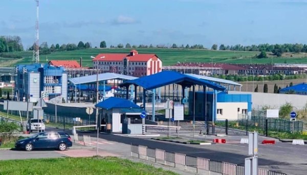 У чергах на кордоні з Польщею - майже 850 автівок: прикордонники назвали причину У чергах на кордоні з Польщею - майже 850 автівок: прикордонники назвали причину