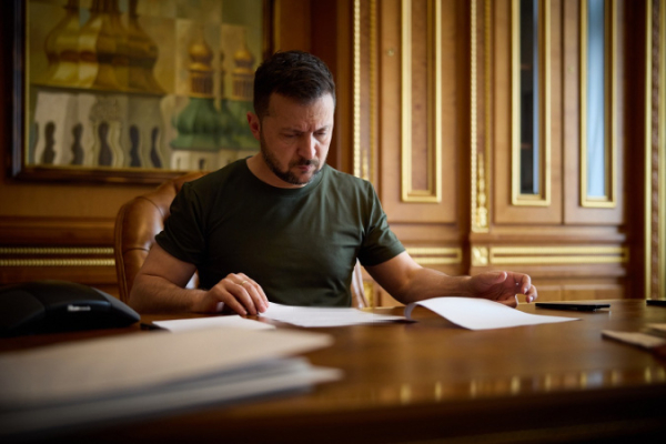 Зеленский подписал закон о домашних работниках
Зеленский подписал закон о домашних работниках