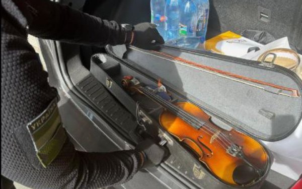 Прикордонники виявили скрипку Страдіварі
Прикордонники виявили скрипку Страдіварі
