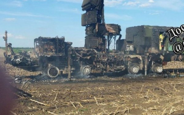 З’явилось відео знищення російського ЗРК С-400 під Донецьком ракетами ATACMS
З’явилось відео знищення російського ЗРК С-400 під Донецьком ракетами ATACMS
