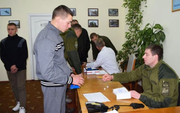 Кому не треба йти до ТЦК за новим законом про мобілізацію: список
Кому не треба йти до ТЦК за новим законом про мобілізацію: список