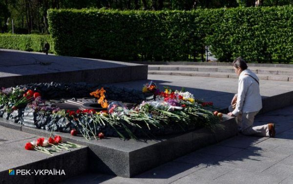 Ніколи знову. В Україні відзначають День пам'яті та перемоги над нацизмом
Ніколи знову. В Україні відзначають День пам'яті та перемоги над нацизмом