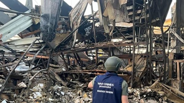 Удар РФ по «Эпицентру» в Харькове: в больнице умер мужчина, который получил 50% ожогов Удар РФ по «Эпицентру» в Харькове: в больнице умер мужчина, который получил 50% ожогов