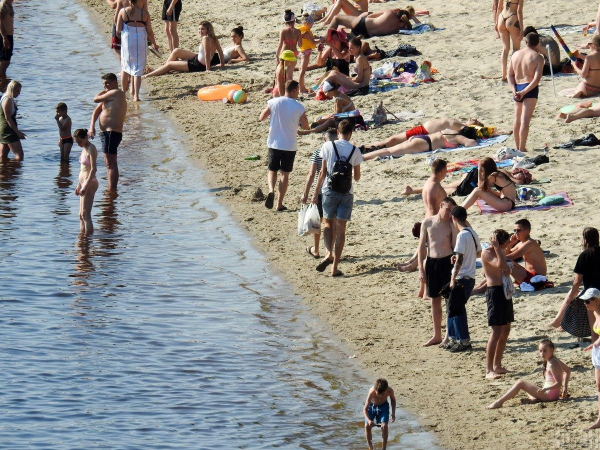 Море досі не очистилося після каховської повені: чи можна купатися в Одесі Море досі не очистилося після каховської повені: чи можна купатися в Одесі