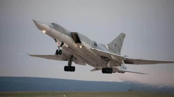 Воздушные силы: В России взлетели 4 стратегических бомбардировщика Воздушные силы: В России взлетели 4 стратегических бомбардировщика