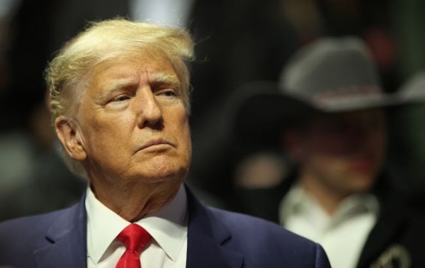 Суди над Трампом: у чому звинувачують екс-президента та як це впливає на вибори
Суди над Трампом: у чому звинувачують екс-президента та як це впливає на вибори
