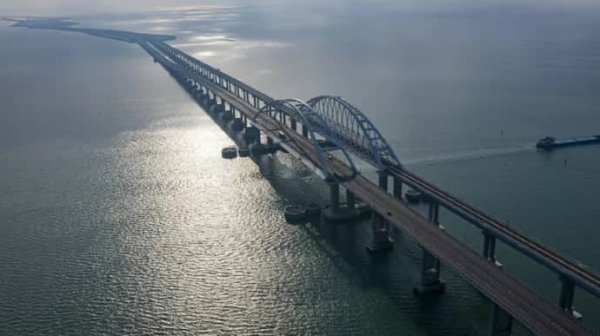В Керчи были слышны взрывы, оккупанты перекрывали Крымский мост – соцсети В Керчи были слышны взрывы, оккупанты перекрывали Крымский мост – соцсети