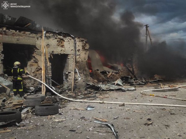 У Снігурівці на Миколаївщині ворожа ракета влучила в автомийку, кількість жертв збільшилася(оновлено)
У Снігурівці на Миколаївщині ворожа ракета влучила в автомийку, кількість жертв збільшилася(оновлено)