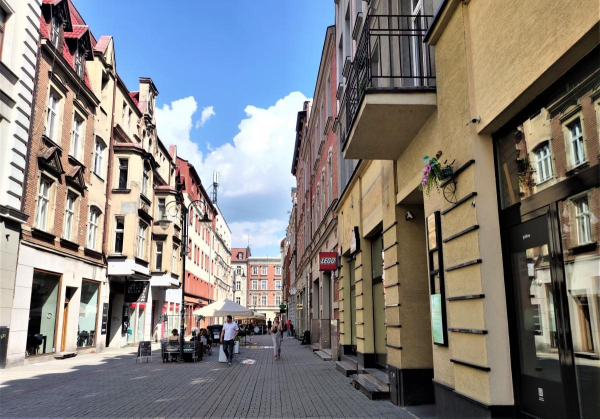Пересадка в Катовіце: як дістатися до аеропорту, чим зайняти себе в місті
Пересадка в Катовіце: як дістатися до аеропорту, чим зайняти себе в місті