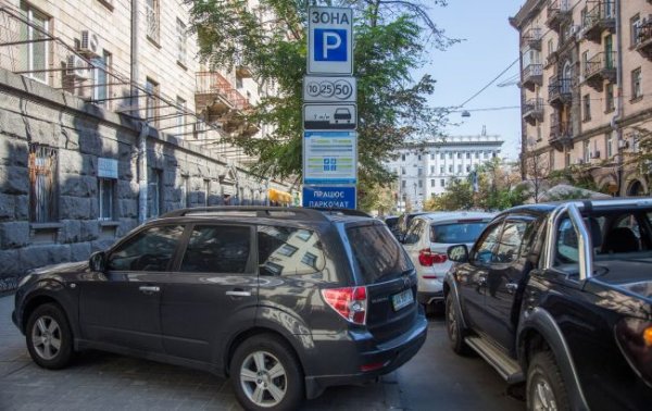 Штрафи за паркування у дворі: де точно не можна ставити машину
Штрафи за паркування у дворі: де точно не можна ставити машину