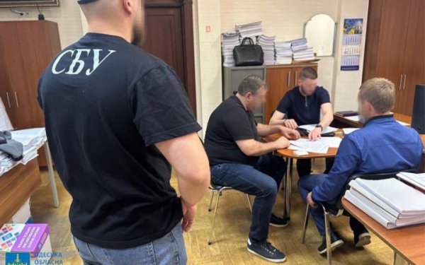 У Одесі викрили місцевого депутата, причетного до шахрайства з нерухомістю
У Одесі викрили місцевого депутата, причетного до шахрайства з нерухомістю