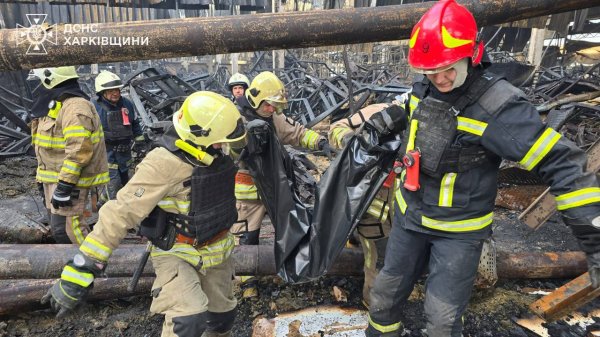 У Харкові після авіаудару загасили пожежу в "Епіцентрі", кількість жертв зростає (оновлено)
У Харкові після авіаудару загасили пожежу в "Епіцентрі", кількість жертв зростає (оновлено)