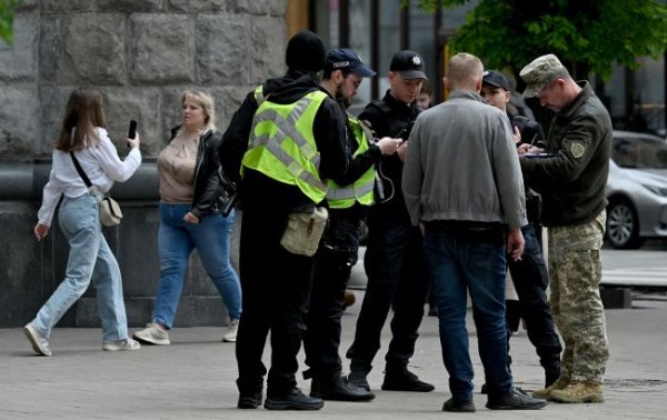 Загальна мобілізація в Україні: до чого готуватися всім військовозобов'язаним у травні
Загальна мобілізація в Україні: до чого готуватися всім військовозобов'язаним у травні