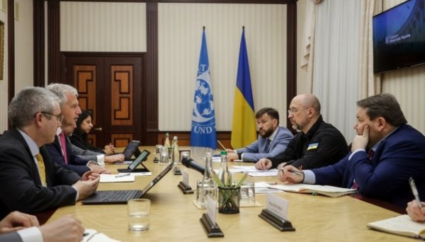 Шмигаль зустрівся з представником МВФ - новий перегляд програми дозволить залучити $2,2 мільярда Шмигаль зустрівся з представником МВФ - новий перегляд програми дозволить залучити $2,2 мільярда
