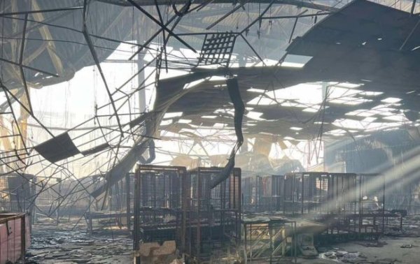 Згоріли сотні посилок. Який вигляд має депо "Нової пошти" в Одесі після удару РФ
Згоріли сотні посилок. Який вигляд має депо "Нової пошти" в Одесі після удару РФ