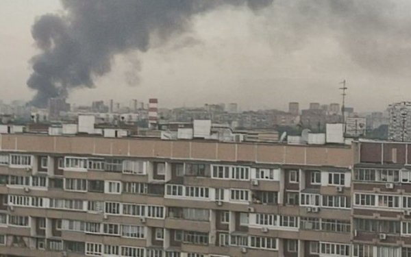 У Москві масштабна пожежа площею 2000 квадратних метрів
У Москві масштабна пожежа площею 2000 квадратних метрів