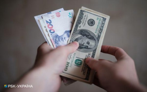 НБУ знову підвищив курс долара до історичного максимуму
НБУ знову підвищив курс долара до історичного максимуму